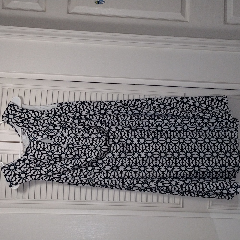 Wisp Woman black and white patterned, sleeveless dress, ( Size: 16W)